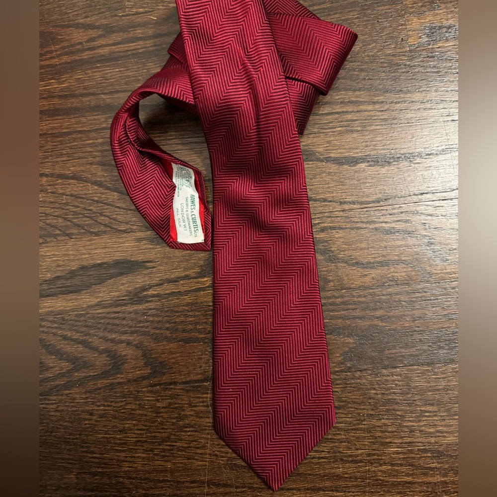Hawes & Curtis Men’s Red Tie